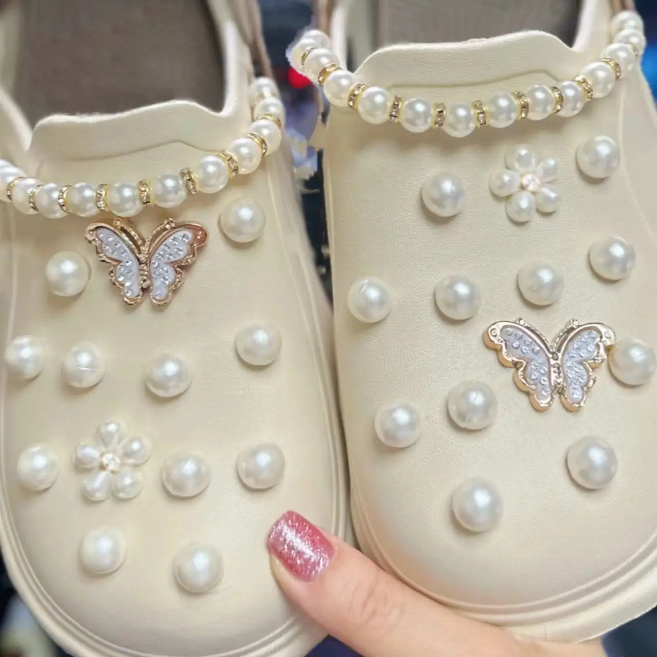 New Designer peal and pin DIY Vintage Fashion Clogs Shoes Accessories Elegant Shoe buckle decoration Diamond Charms
New Designer peal and pin DIY Vintage Fashion Clogs Shoes Accessories Elegant Shoe buckle decoration Diamond Charms