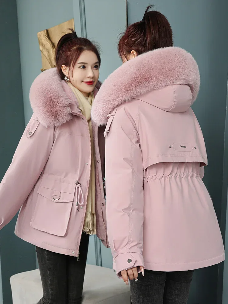 Новинка 2023, зимние женские парки, плюшевая хлопковая куртка, толстое пальто с капюшоном, большие размеры, длинный шерстяной воротник, теплые горячие пальто с подкладкой
Новинка 2023, зимние женские парки, плюшевая хлопковая куртка, толстое пальто с капюшоном, большие размеры, длинный шерстяной воротник, теплые горячие пальто с подкладкой