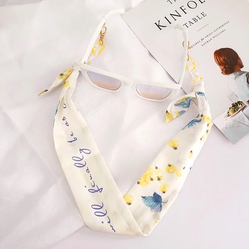 Trendy Printed Silk Scarf Glasses Chain Women Jewelry 2023 Acrylic Sunglass Neck Strap Mask Holder Lanyard Eyewear Accessories
Trendy Printed Silk Scarf Glasses Chain Women Jewelry 2023 Acrylic Sunglass Neck Strap Mask Holder Lanyard Eyewear Accessories