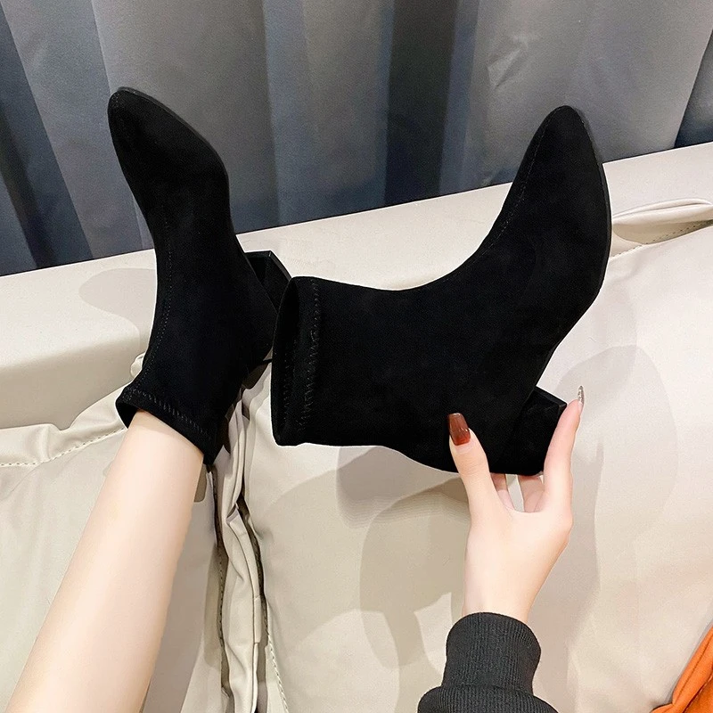 Ladies Square Heel Short Plush Slip on Modem Boots Female Pointed Toe Warm Ankle Boots Winter Comfortable Casual Shoes for Women
Ladies Square Heel Short Plush Slip on Modem Boots Female Pointed Toe Warm Ankle Boots Winter Comfortable Casual Shoes for Women