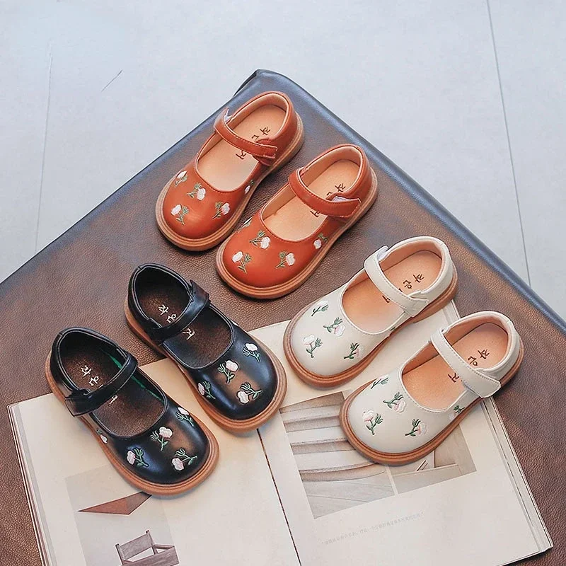 Spring Autumn Girls' New Embroidered Flower National Style Soft Sole Princess Shoes Children's Fashion Shallow Mouth Flat Shoes
Spring Autumn Girls' New Embroidered Flower National Style Soft Sole Princess Shoes Children's Fashion Shallow Mouth Flat Shoes