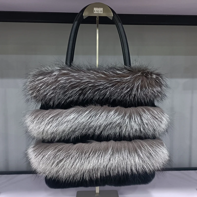 Lady Luxurious Real Fur Handbag Women Winter Fluffy Natural Fox Fur Handbags Hot Sale Fashion Girls Genuine Rex Rabbit Fur Bags
Lady Luxurious Real Fur Handbag Women Winter Fluffy Natural Fox Fur Handbags Hot Sale Fashion Girls Genuine Rex Rabbit Fur Bags