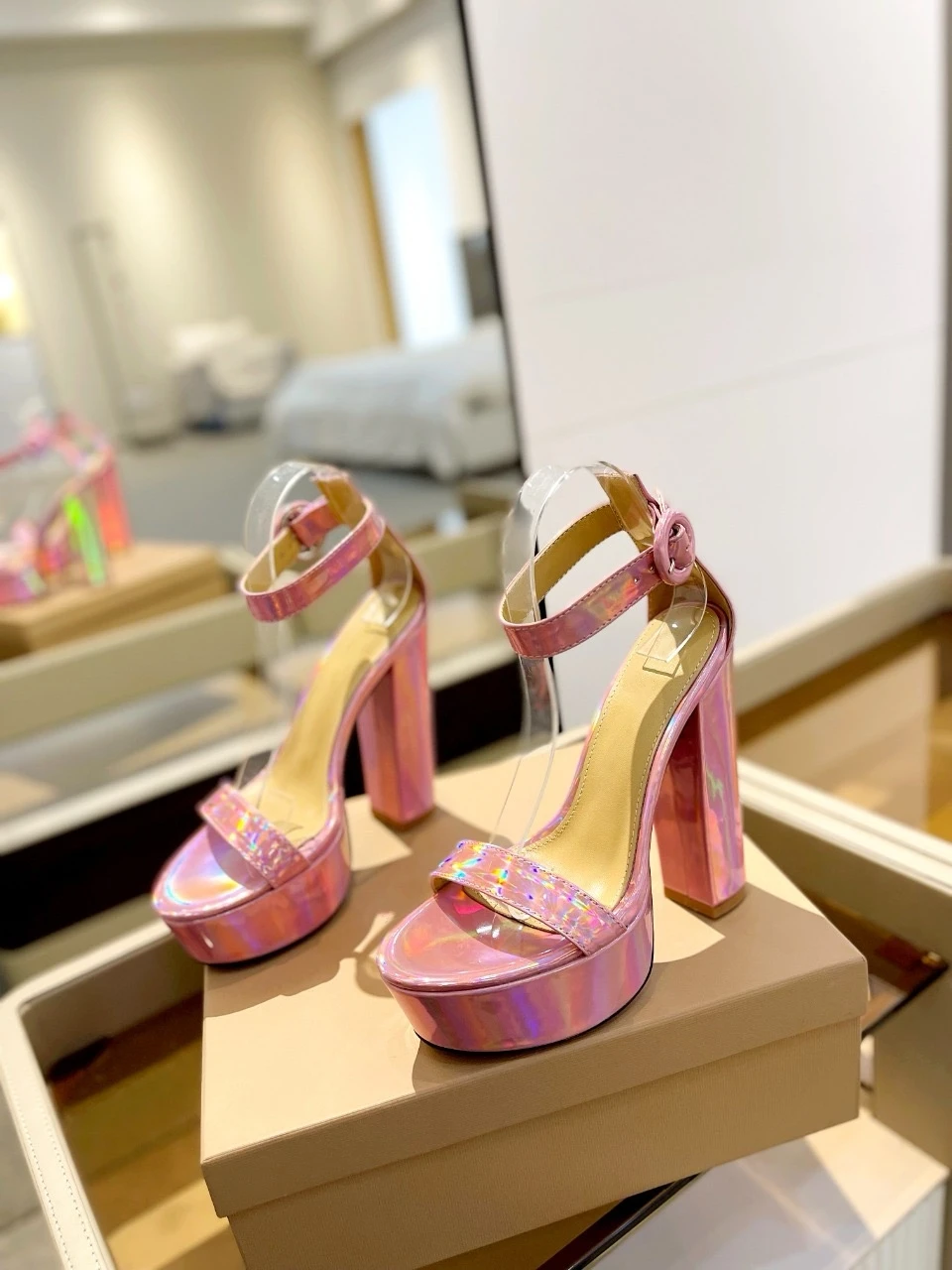 Colorful Laser Waterproof Platform Roman Shoes Women's Large Size Sexy Super High Heels Party Runway Thick Heel Open-Toe Sandals
Colorful Laser Waterproof Platform Roman Shoes Women's Large Size Sexy Super High Heels Party Runway Thick Heel Open-Toe Sandals