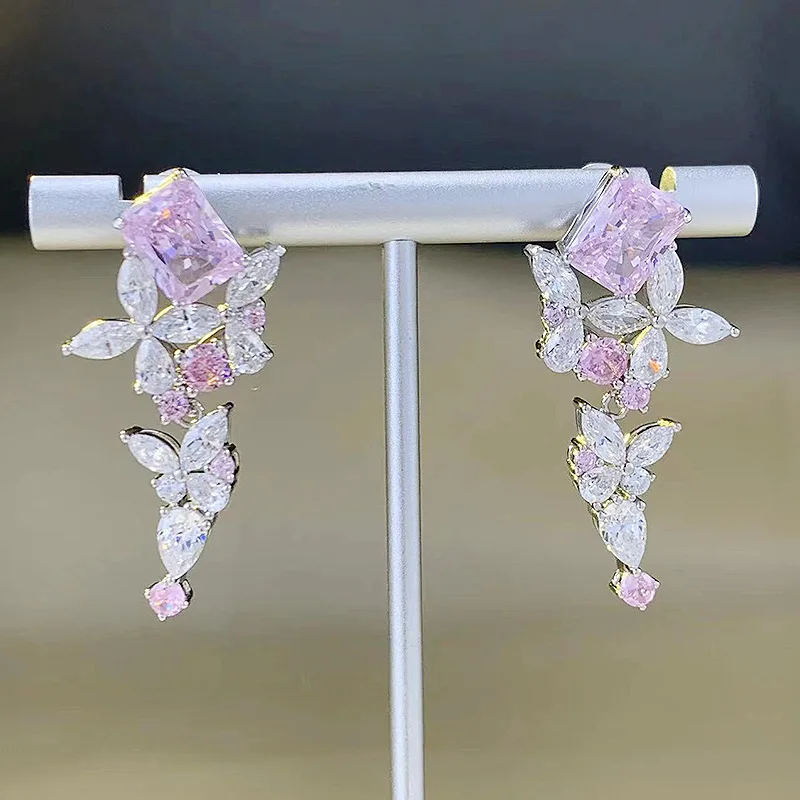 2023 New S925 Silver 7 * 9mm Fancy Pink Diamond Square Earrings for Women's Fashion Versatile European and American Style
2023 New S925 Silver 7 * 9mm Fancy Pink Diamond Square Earrings for Women's Fashion Versatile European and American Style