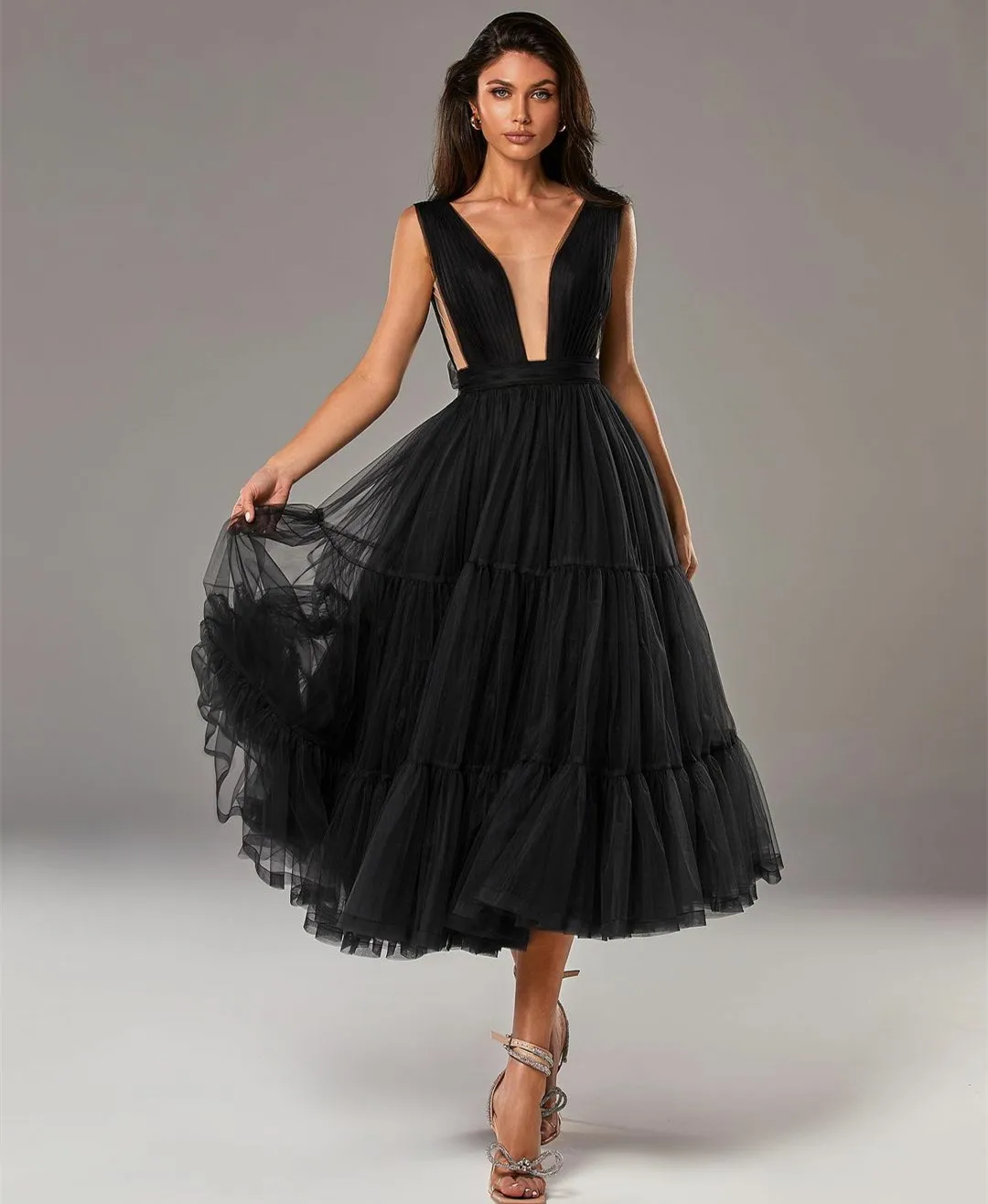 Sexy Short Black V-Neck Evening Dresses A-Line Tulle Zipper Back Tea Length فساتين السهرة Prom Gowns for Women
Sexy Short Black V-Neck Evening Dresses A-Line Tulle Zipper Back Tea Length فساتين السهرة Prom Gowns for Women