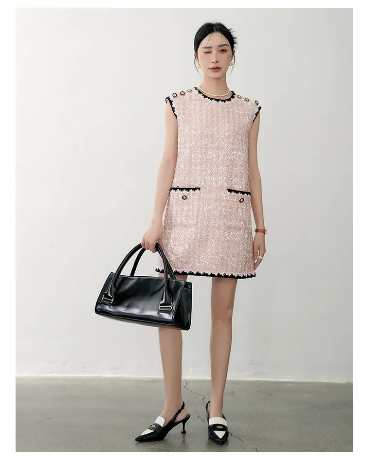 Small sweet socialite sequins woven tweed sleeveless vest dress high quality luxury niche designer brand old money style
Small sweet socialite sequins woven tweed sleeveless vest dress high quality luxury niche designer brand old money style