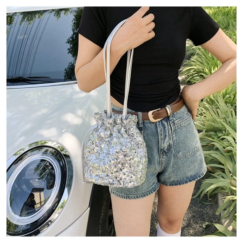 Women's casual drawstring tied shoulder bag, fresh and fashionable, large capacity canvas crossbody bag, trendy bucket bag
Women's casual drawstring tied shoulder bag, fresh and fashionable, large capacity canvas crossbody bag, trendy bucket bag