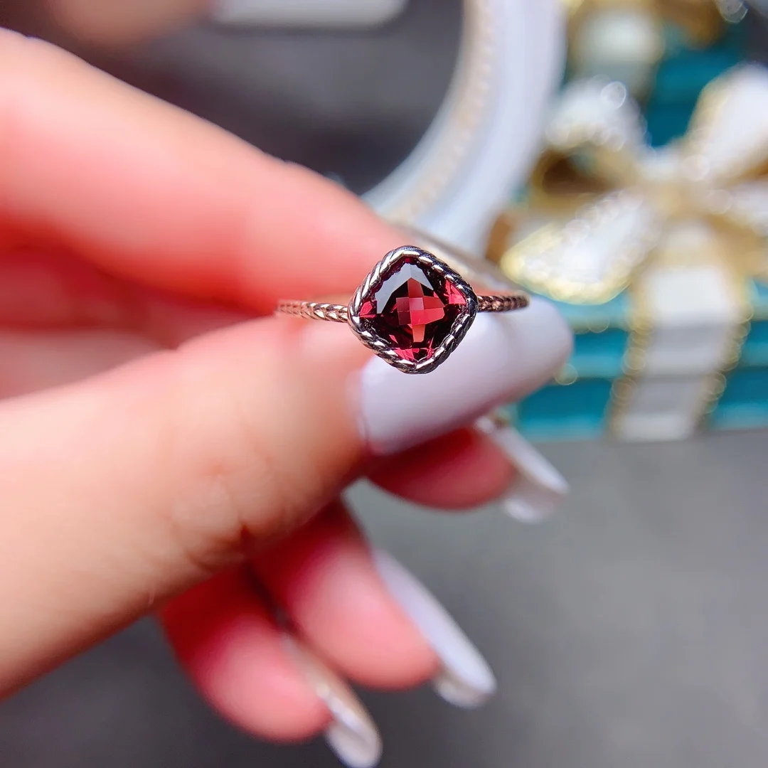 Natural Magnesium Aluminum Garnet 925 Sterling Silver Simple Generous Ladies Ring Luxury Christmas gift Free shipping
Natural Magnesium Aluminum Garnet 925 Sterling Silver Simple Generous Ladies Ring Luxury Christmas gift Free shipping
