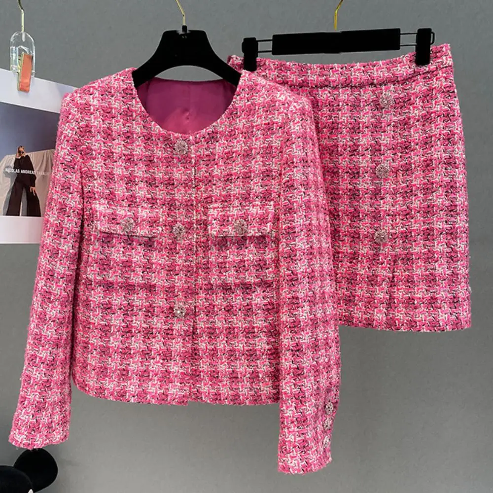 High Quality Pink Plaid Tweed Skirt 2 Piece Suits O-Neck Long Sleeve Jacket Elegant Slim Mini Skirt Sets 2024 Spring Brand New
High Quality Pink Plaid Tweed Skirt 2 Piece Suits O-Neck Long Sleeve Jacket Elegant Slim Mini Skirt Sets 2024 Spring Brand New