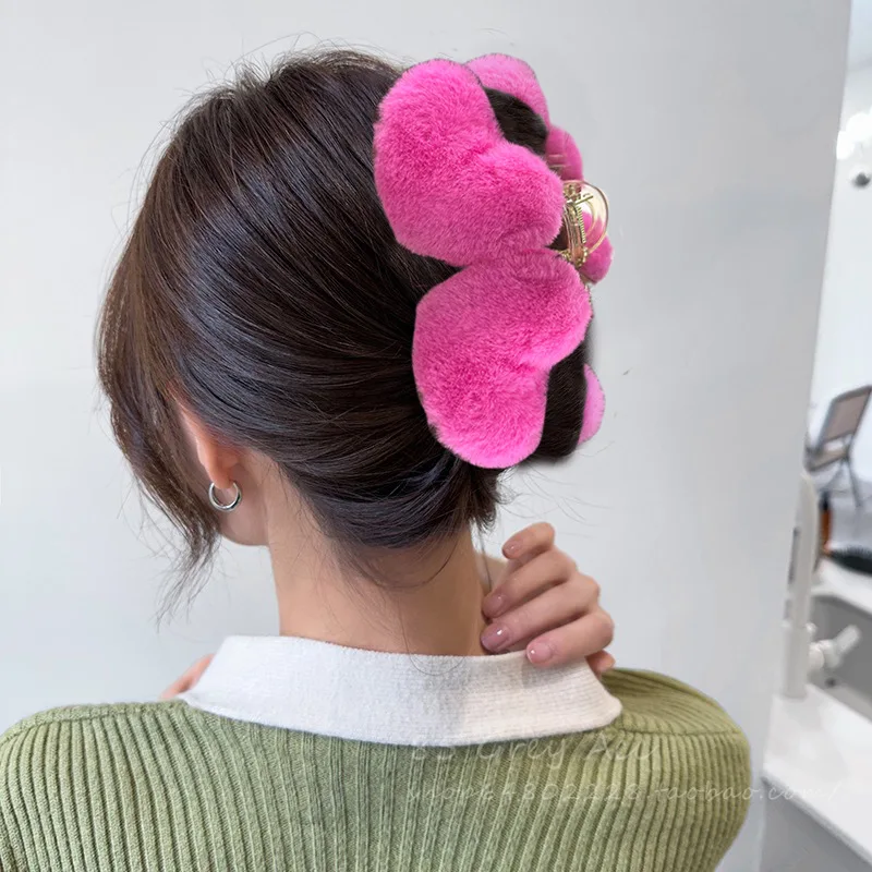 Autumn Winter New Pink Plush Love Grip Hairpin Ball Large Grip Back Spoon Large Shark Grip Hairpin for Female Hair Accessories
Autumn Winter New Pink Plush Love Grip Hairpin Ball Large Grip Back Spoon Large Shark Grip Hairpin for Female Hair Accessories