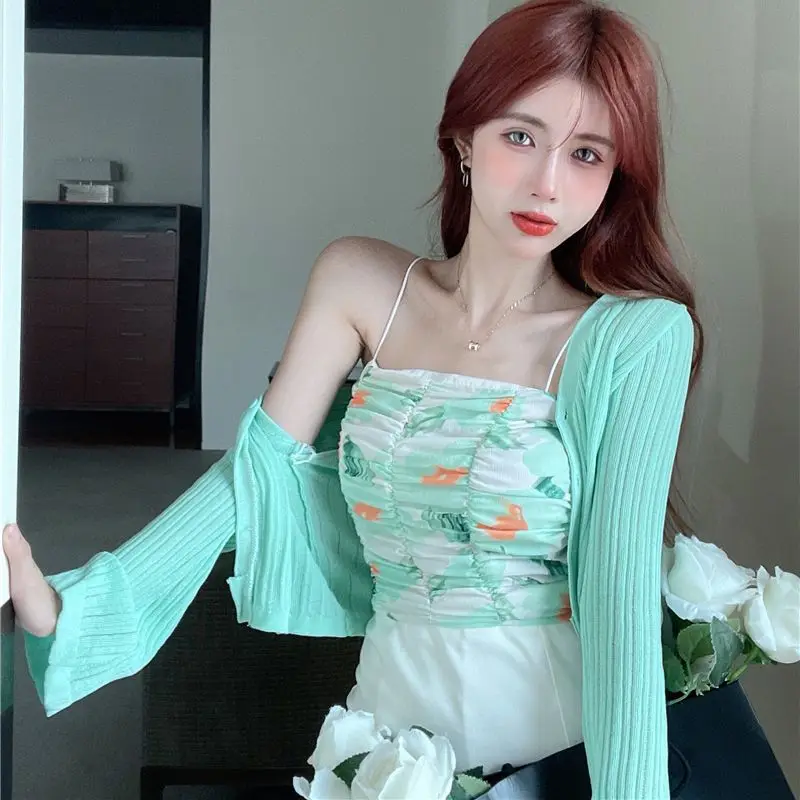 Summer Thin Ice Silk Knitted Cardigan Women's Pure Desire Spicy Girl French Floral Strapless Top Two-piece Set Female Clothing
Summer Thin Ice Silk Knitted Cardigan Women's Pure Desire Spicy Girl French Floral Strapless Top Two-piece Set Female Clothing