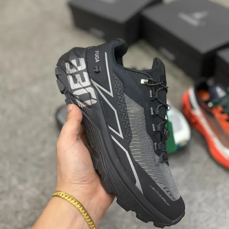 Fuga 330 Mountain Climbing Footwear S7e59a69addf040188ad394b30dcd7014c