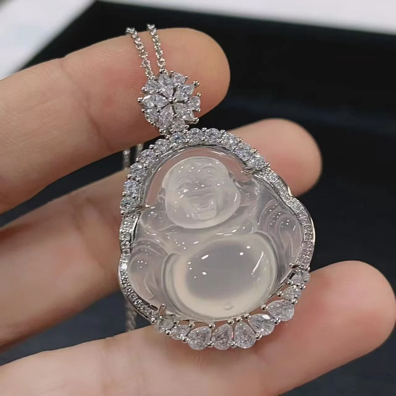 Silver-plated White Chalcedony Buddha Male Agate Female Jade Maitreya Buddha Necklace
Silver-plated White Chalcedony Buddha Male Agate Female Jade Maitreya Buddha Necklace