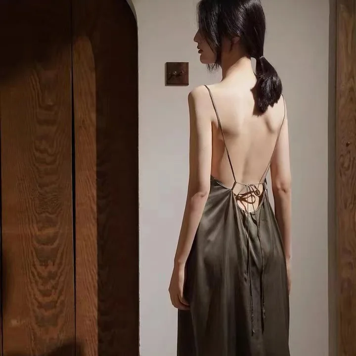 Sexy Backless Back Bandage Nightgown Female Ice Silk Camisole Nightdress V-Neck Intimate Sleepwear Temption Home Dress Nigtwear
Sexy Backless Back Bandage Nightgown Female Ice Silk Camisole Nightdress V-Neck Intimate Sleepwear Temption Home Dress Nigtwear