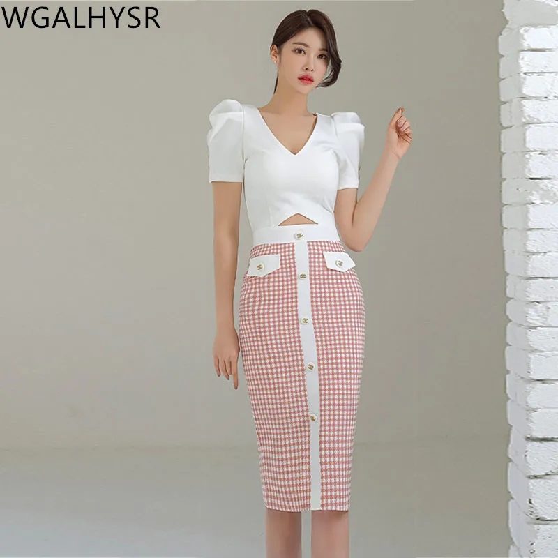 Женский комплект из 2 предметов, короткий топ с пузырьковыми рукавами и V-образным вырезом и прямая клетчатая облегающая юбка в Корейском стиле, лето 2022
Женский комплект из 2 предметов, короткий топ с пузырьковыми рукавами и V-образным вырезом и прямая клетчатая облегающая юбка в Корейском стиле, лето 2022