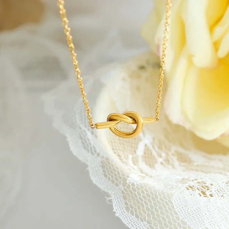Women Short Chain Fashion Jewelry Cute 316L Stainless Steel Heart-Knot Pendant Necklace
Women Short Chain Fashion Jewelry Cute 316L Stainless Steel Heart-Knot Pendant Necklace