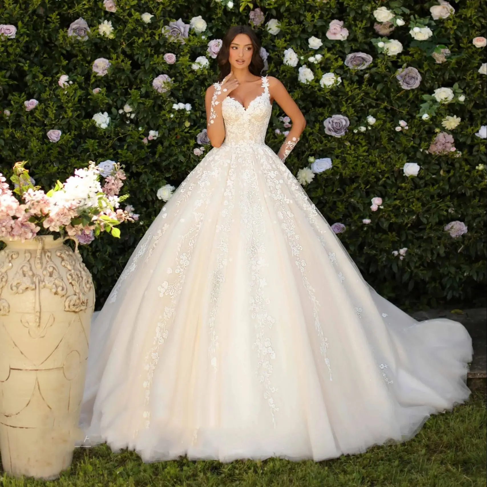Ball Gown Wedding Dresses Women Lace Appliques Vestido de Novia Elegant Wedding Guest Dress Open Back Exquisite Bridal Gowns
Ball Gown Wedding Dresses Women Lace Appliques Vestido de Novia Elegant Wedding Guest Dress Open Back Exquisite Bridal Gowns