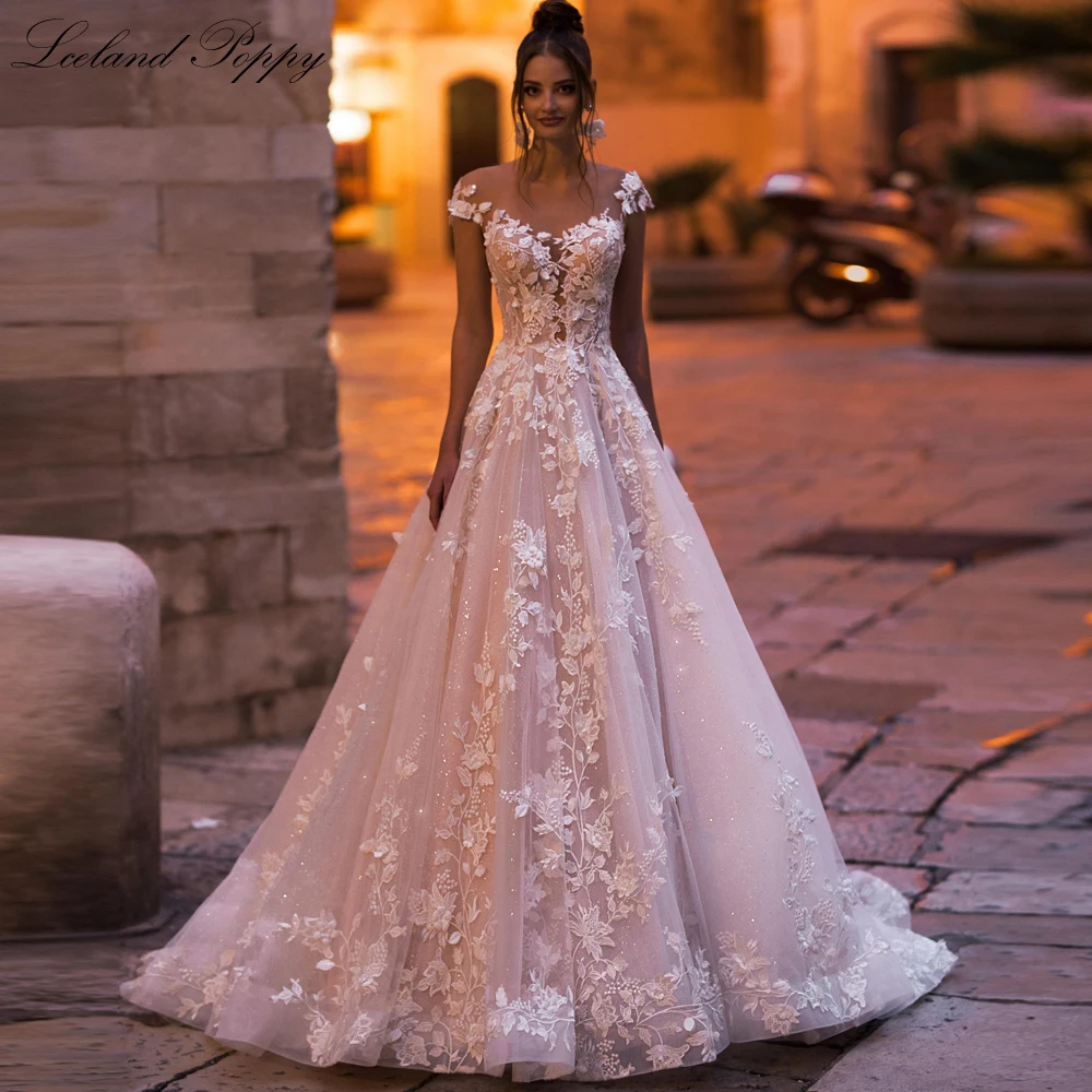 Lceland Poppy Women's A Line Scoop Neck Glitter Tulle Wedding Dresses Floor Length Lace Appliques Bridal Gowns with Court Train
Lceland Poppy Women's A Line Scoop Neck Glitter Tulle Wedding Dresses Floor Length Lace Appliques Bridal Gowns with Court Train