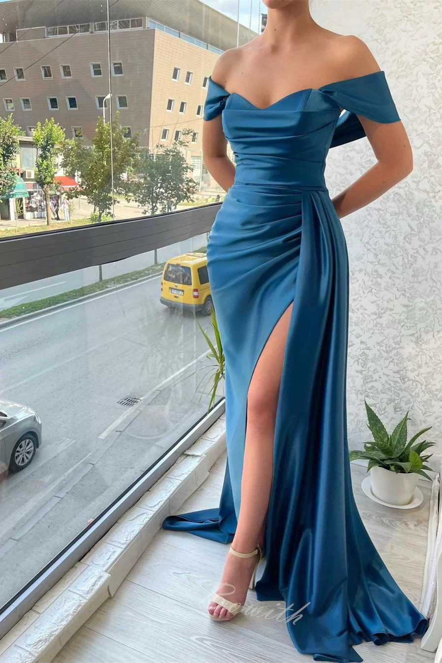 Bowith Off Shoulder Evening Dresses Strapless Sexy High Slit Cocktail of Dresses Pleated A Line Prom Gown vestidos de noche
Bowith Off Shoulder Evening Dresses Strapless Sexy High Slit Cocktail of Dresses Pleated A Line Prom Gown vestidos de noche