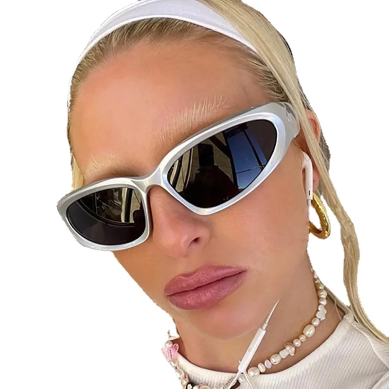 glasses women Stylish Party Sunglasses Men Women Y2K Style Rimless Eyewear Gradient Lens Shades
glasses women Stylish Party Sunglasses Men Women Y2K Style Rimless Eyewear Gradient Lens Shades