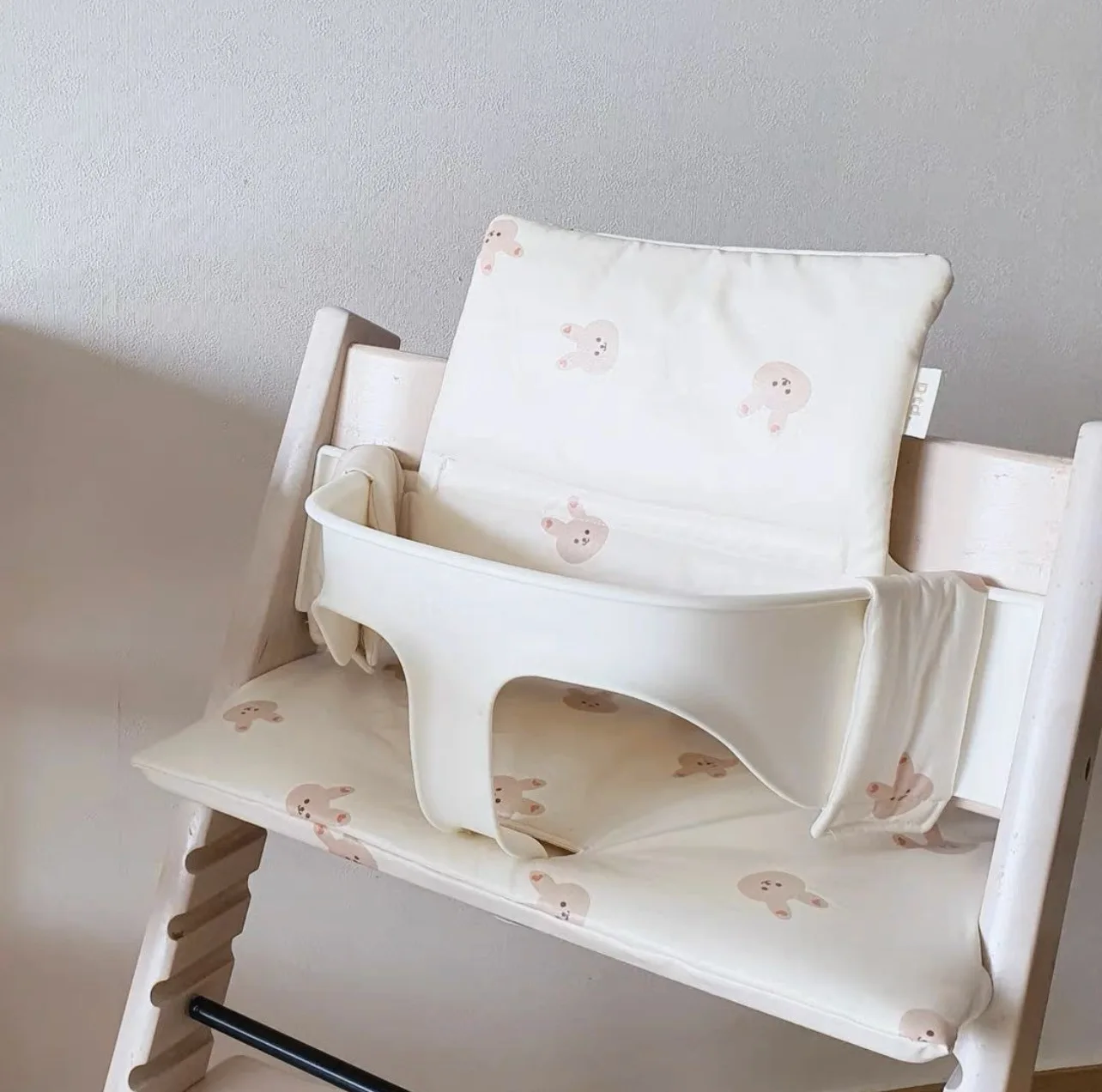 Soft Highchair Cushion Washable Baby Dinner High Chair Seat Cushion Liner Mat Pad Back Cushion for Stokk Trip Trap High Chair
Soft Highchair Cushion Washable Baby Dinner High Chair Seat Cushion Liner Mat Pad Back Cushion for Stokk Trip Trap High Chair