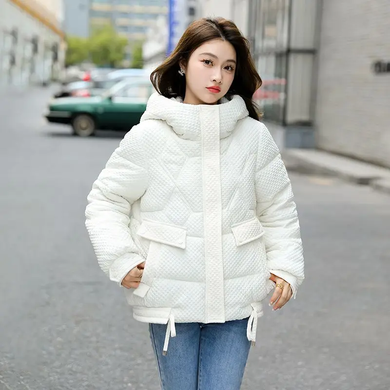 2023 New Women Down Cotton Coat Winter Jacket Female Short Parkas Loose Thick Outwear Hooded Leisure Time Versatile Overcoat
2023 New Women Down Cotton Coat Winter Jacket Female Short Parkas Loose Thick Outwear Hooded Leisure Time Versatile Overcoat