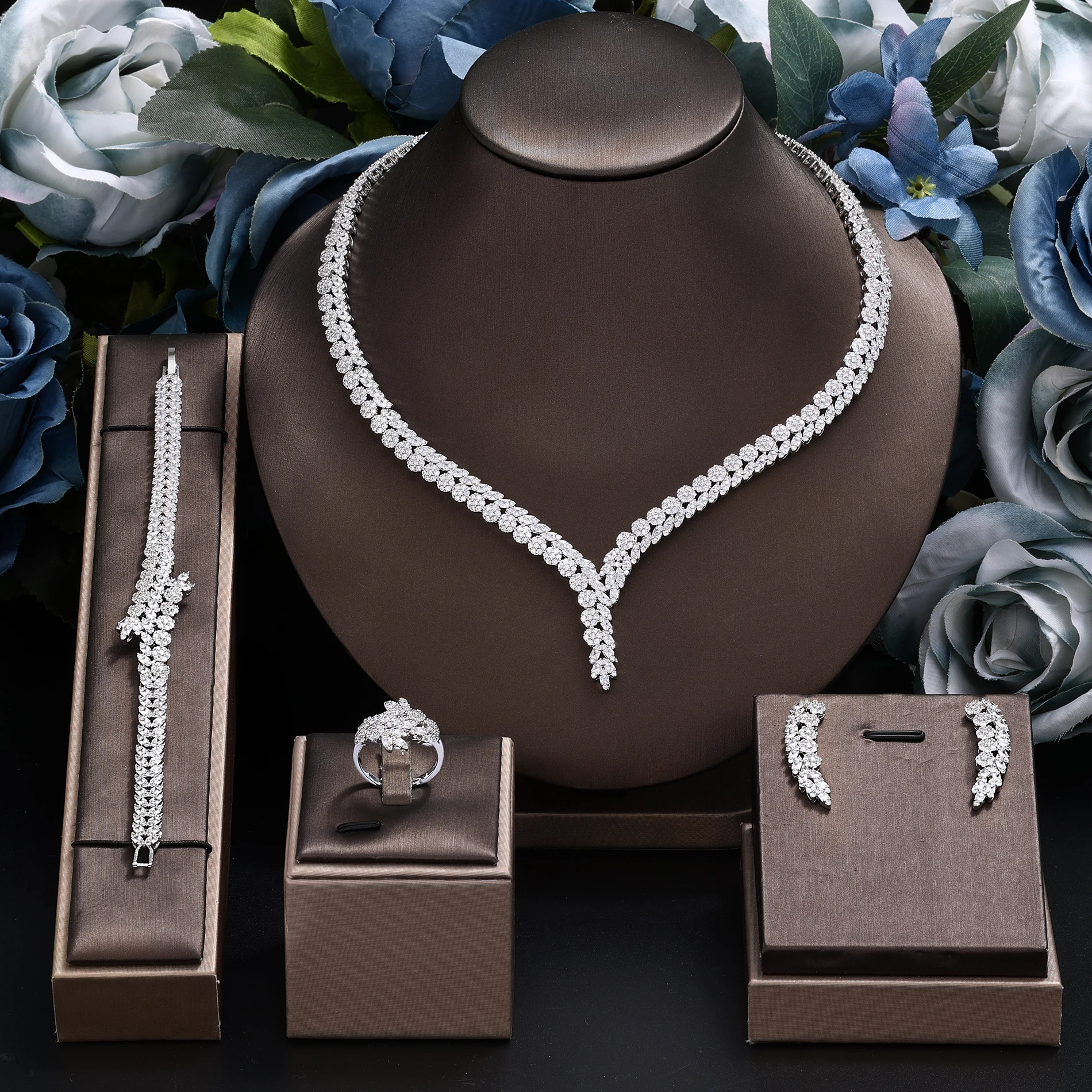 2023 New 4-piece Cubic Zirconia Women's Jewelry Necklace Earrings Bracelet Rings Bridal Wedding Jewelry Set
2023 New 4-piece Cubic Zirconia Women's Jewelry Necklace Earrings Bracelet Rings Bridal Wedding Jewelry Set