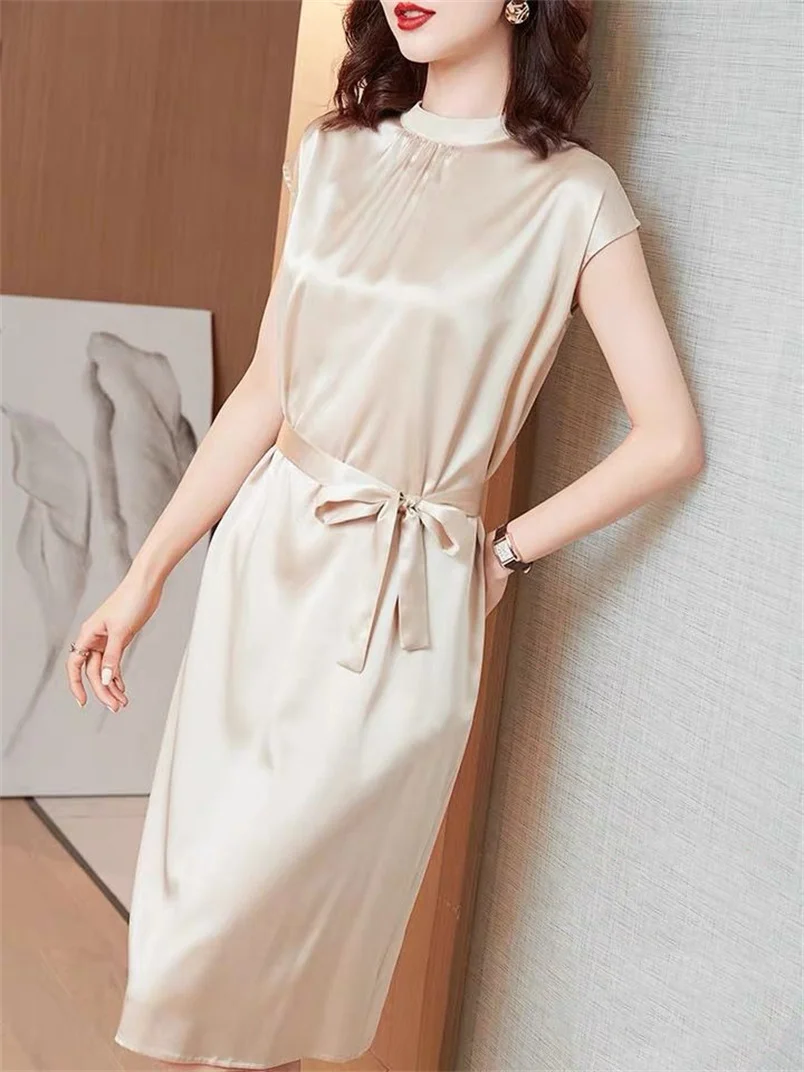 French Fashion Satin Elegant Women's Dress Short Sleeve Stand Collar Summer Solid Color Ice Silk Midi Dress Stylish Chic Vestido
French Fashion Satin Elegant Women's Dress Short Sleeve Stand Collar Summer Solid Color Ice Silk Midi Dress Stylish Chic Vestido