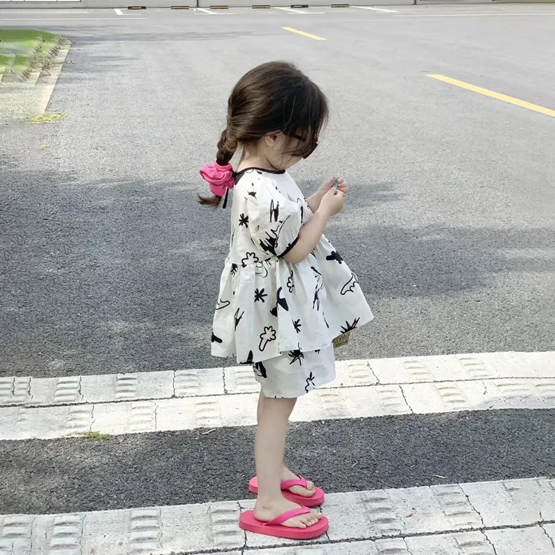4554C Korean Girls' Clothing Set 2023 Summer New Fashionable Bubble Sleeve Girl's Two Piece Suit Blouse +Shorts
4554C Korean Girls' Clothing Set 2023 Summer New Fashionable Bubble Sleeve Girl's Two Piece Suit Blouse +Shorts