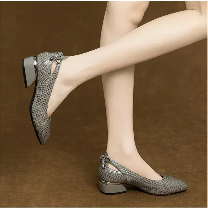 

2024 New Soft Leather Shallow Mouth Single Shoes Women's Thick Heel Pointed Bow Low Heel Women's Shoes Versatile Scoop Shoes