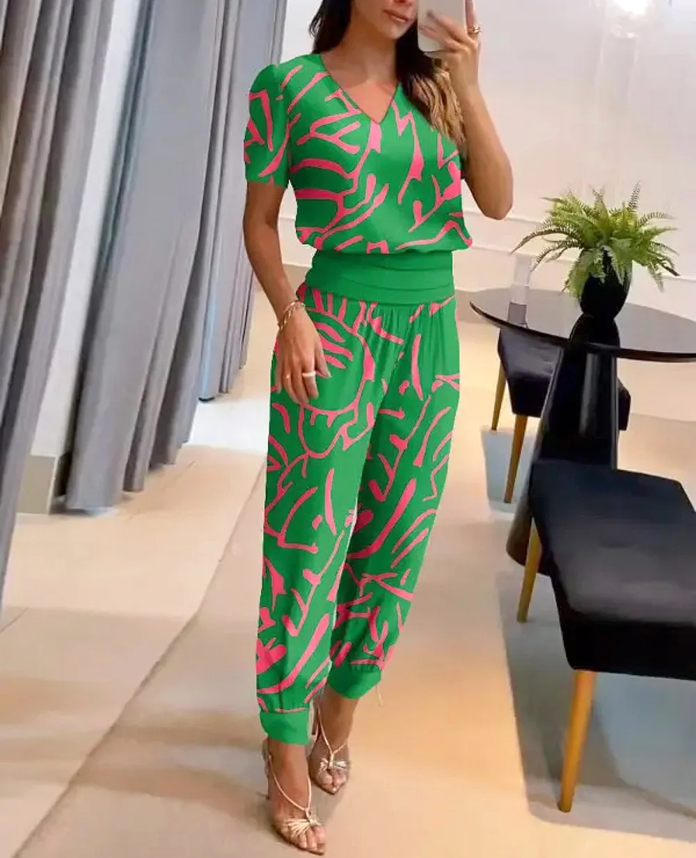 Summer Fashion Print Two Piece Set Women Casual V-neck Short Sleeve Tshirt Elastic Harlan Pants Two Piece Set Women
Summer Fashion Print Two Piece Set Women Casual V-neck Short Sleeve Tshirt Elastic Harlan Pants Two Piece Set Women