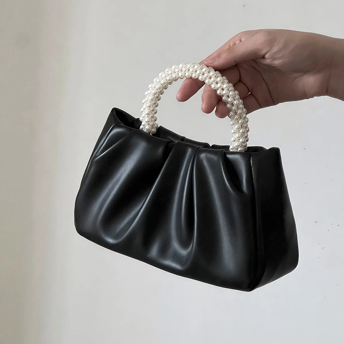 New Fashionable Versatile Texture Pearl Pleated Cloud Pearl Shoulder Bag Women Sweet Pink Handbag Banquet Hand Held Small Bag
New Fashionable Versatile Texture Pearl Pleated Cloud Pearl Shoulder Bag Women Sweet Pink Handbag Banquet Hand Held Small Bag