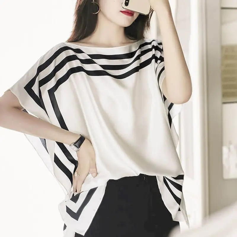 Simulation T-shirt Women 2022 Summer New Tops Korean Style Loose Casual Shirt Two-piece Striped Printed Top Aesthetic Clothes
Simulation T-shirt Women 2022 Summer New Tops Korean Style Loose Casual Shirt Two-piece Striped Printed Top Aesthetic Clothes