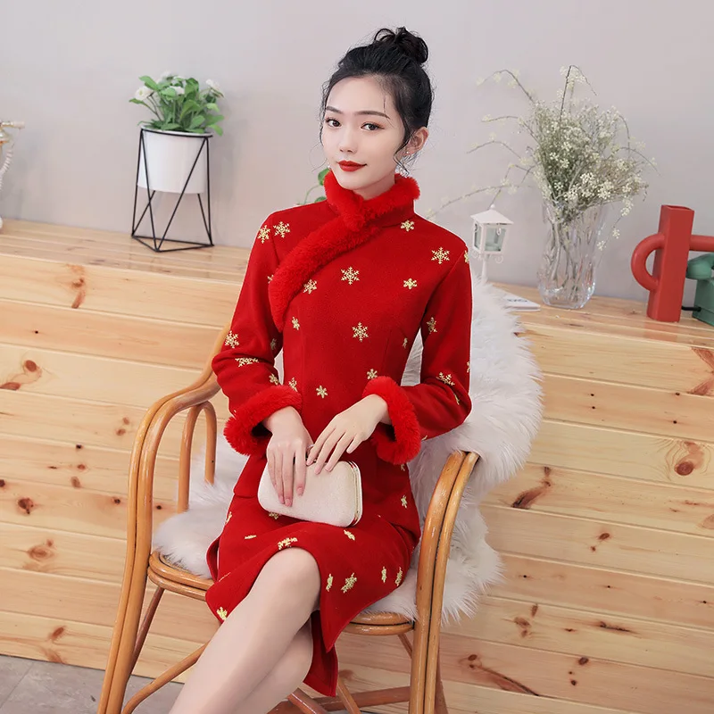 2024 Tweed Embroidered Long Sleeved Cheongsam Autumn and Winter Qipao Chinese Traditional Fur Collar Thickened Warm Dress
2024 Tweed Embroidered Long Sleeved Cheongsam Autumn and Winter Qipao Chinese Traditional Fur Collar Thickened Warm Dress