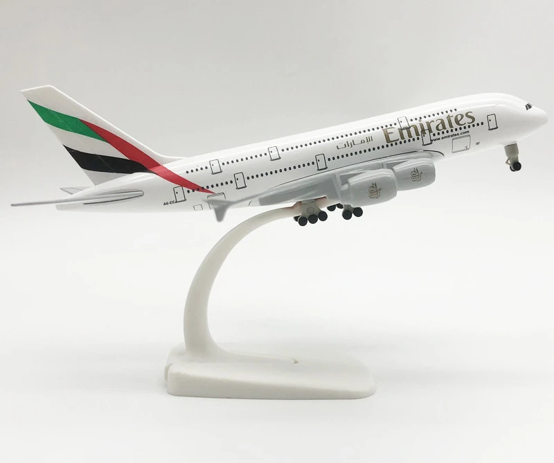 Модель самолета ОАЭ 1:350, модель самолета A380, металлическая модель самолета, статическое украшение из сплава, модель самолета
Модель самолета ОАЭ 1:350, модель самолета A380, металлическая модель самолета, статическое украшение из сплава, модель самолета