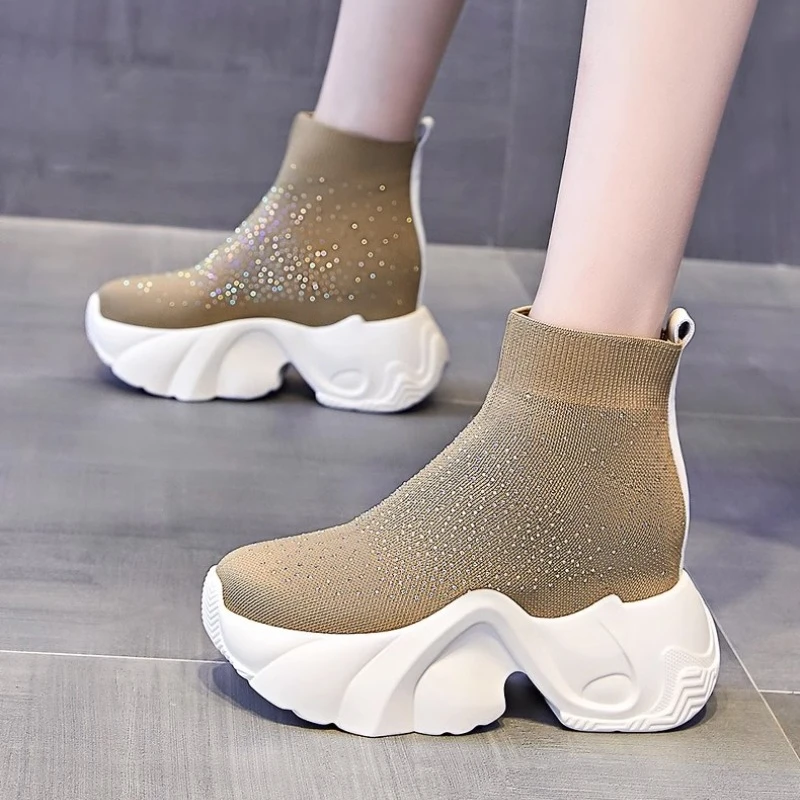 Женские ботинки, лидер продаж, новинка сезона осень-зима 2023, вязаные дышащие женские ботинки-носки, модные короткие ботинки на толстой подошве и высоком каблуке
Женские ботинки, лидер продаж, новинка сезона осень-зима 2023, вязаные дышащие женские ботинки-носки, модные короткие ботинки на толстой подошве и высоком каблуке