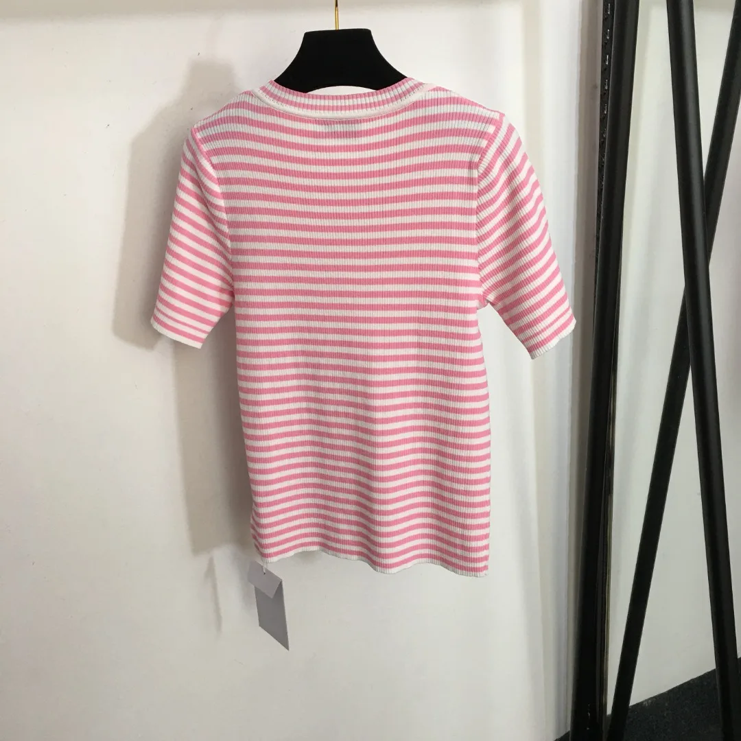 2024 Early Spring New Customized Pink Small Fragrant Button Contrast Stripe Short Sleeve Knitted Top
2024 Early Spring New Customized Pink Small Fragrant Button Contrast Stripe Short Sleeve Knitted Top