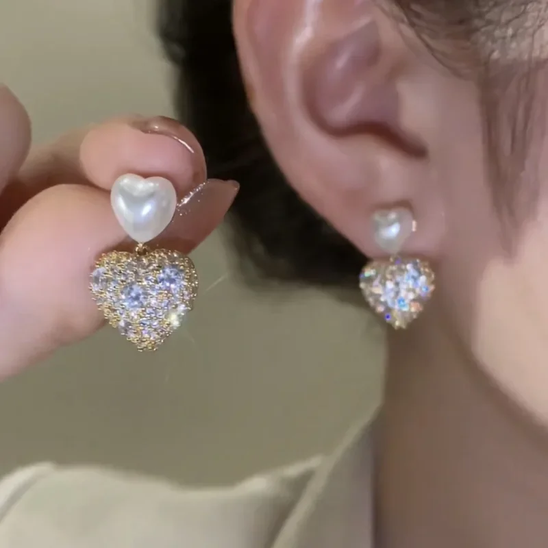 French Retro Zircon Love Imitation Pearl Earrings for Women Fashion Personalized Daily Accessories Party Jewelry Birthday Gifts
French Retro Zircon Love Imitation Pearl Earrings for Women Fashion Personalized Daily Accessories Party Jewelry Birthday Gifts