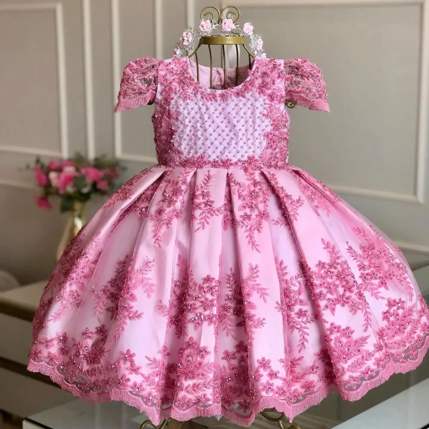 

Vintage Pink Ball Gown Flower Girl Dresses Luxury Beads Kids Birthday Party Gowns Bows Lace Children First Communion Dresses