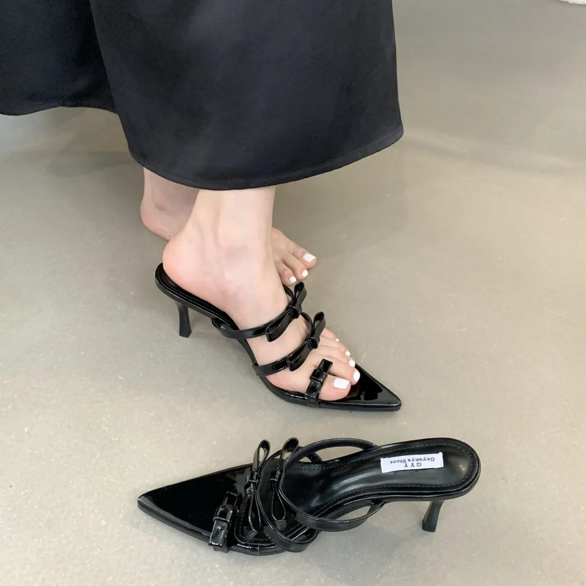 Женские шлепанцы из ПУ кожи, на каблуке-копытце 
Женские шлепанцы из ПУ кожи, на каблуке-копытце