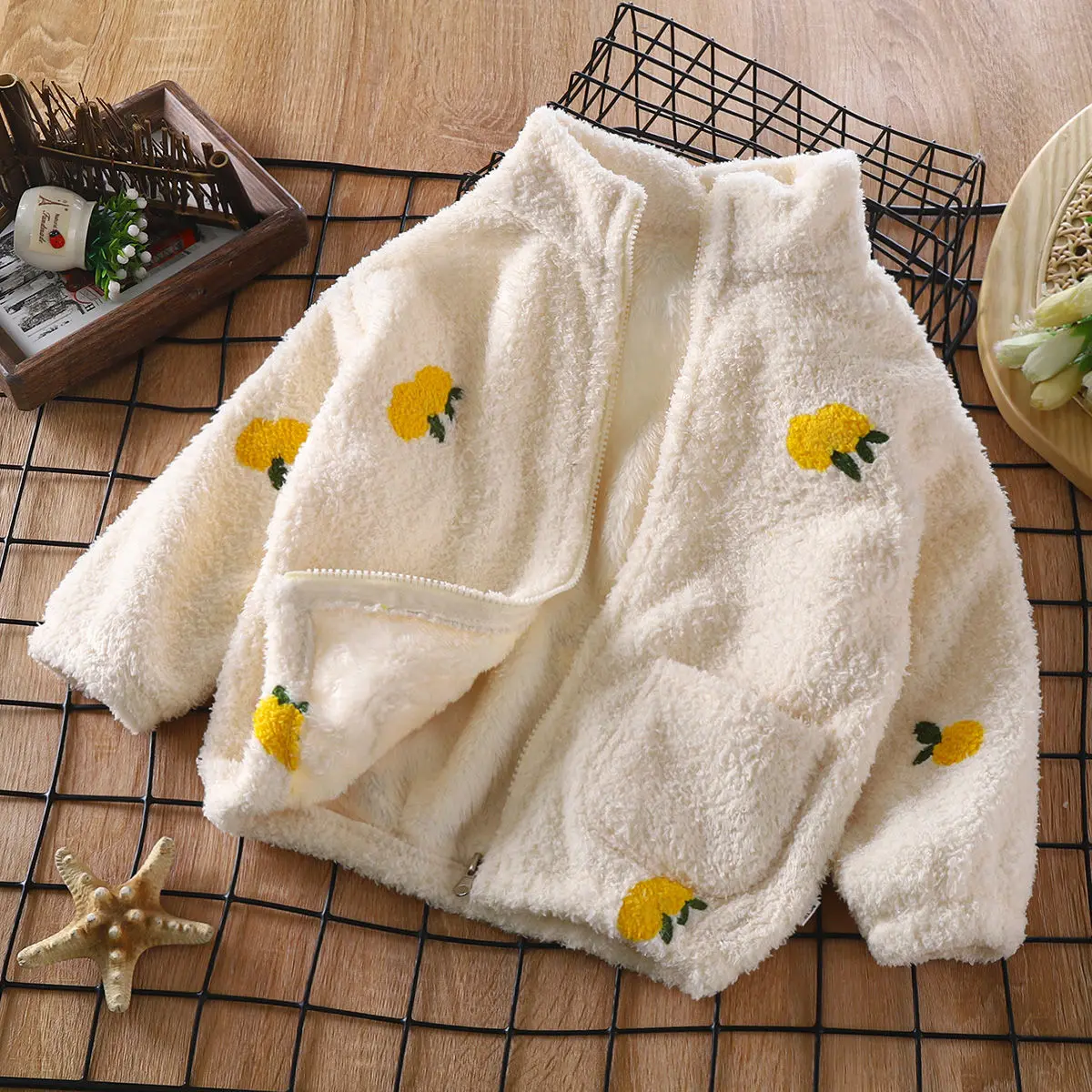 Children's Spring Coat Boys Girls Autumn Clothing Coral Fleece-lined Baby Warm Tops Candy Color Fashion Casual Jacket Wholesale
Children's Spring Coat Boys Girls Autumn Clothing Coral Fleece-lined Baby Warm Tops Candy Color Fashion Casual Jacket Wholesale