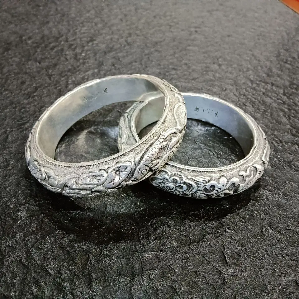 1pc Hollow Dragon and Phoenix Bracelet Jewelry National Style Pure Handmade Miao Silver Hollow Round Bracelet
1pc Hollow Dragon and Phoenix Bracelet Jewelry National Style Pure Handmade Miao Silver Hollow Round Bracelet