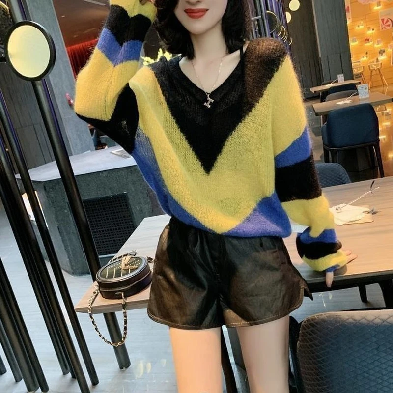 

Fashion Sweater Women Luxury Womens Sweaters Winter 2023 Trend Black Pullover Tops Striped Designer V Neck Aesthetic Vintage New