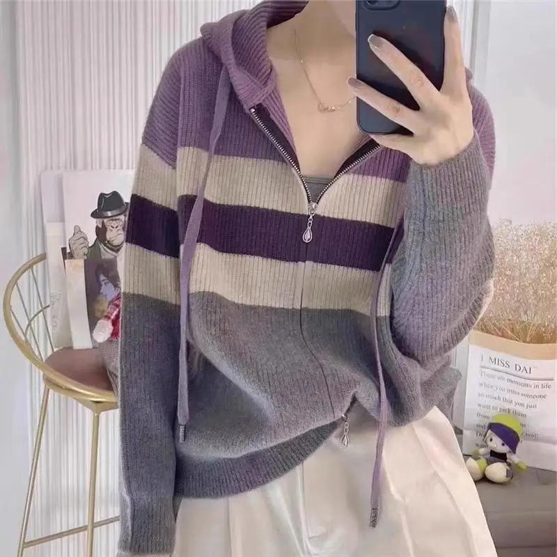 Colored striped zippered hooded knitted cardigan for women the autumn 2023 high-end women loose sweater cardigan female tops
Colored striped zippered hooded knitted cardigan for women the autumn 2023 high-end women loose sweater cardigan female tops
