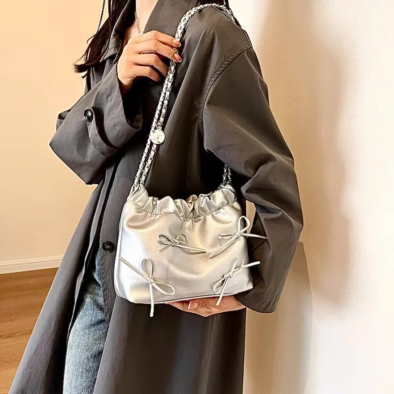 Cute Small Bow Tie Design Crossbody Bags For Women Y2K Style Silver Handbags Leather Crossbody Bag Party Purses Ballet Style
Cute Small Bow Tie Design Crossbody Bags For Women Y2K Style Silver Handbags Leather Crossbody Bag Party Purses Ballet Style