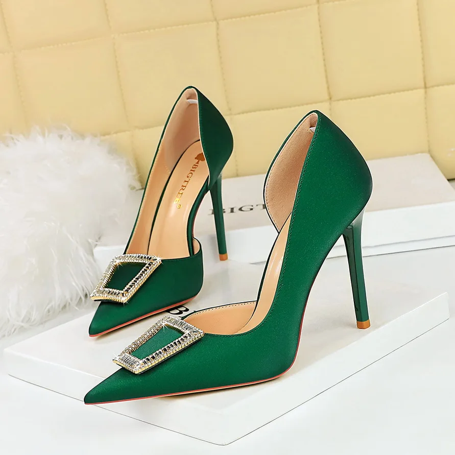 Wine Red Women 10.5cm Heels Metal Rhinestone Woman Pumps Luxury Banquet Shoes Sexy Party Shoes Stilettos Heels 10 Colour Pumps
Wine Red Women 10.5cm Heels Metal Rhinestone Woman Pumps Luxury Banquet Shoes Sexy Party Shoes Stilettos Heels 10 Colour Pumps