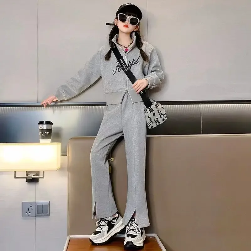 Girls Clothes Suit Spring Autumn Junior Kids Casual Letter Zipper Coats+Flared Trousers 2Pcs Sets Student Loungewear for 3-15Y
Girls Clothes Suit Spring Autumn Junior Kids Casual Letter Zipper Coats+Flared Trousers 2Pcs Sets Student Loungewear for 3-15Y