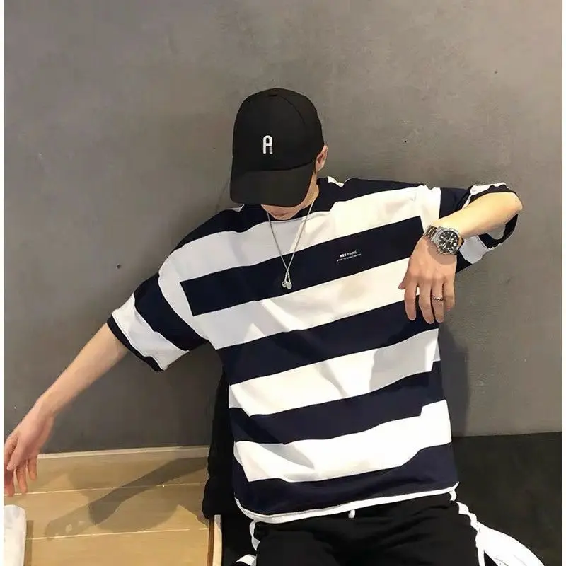Striped short-sleeved boys summer new all-match bottoming style trendy round neck five-quarter sleeve Korean style loose T-shirt
Striped short-sleeved boys summer new all-match bottoming style trendy round neck five-quarter sleeve Korean style loose T-shirt