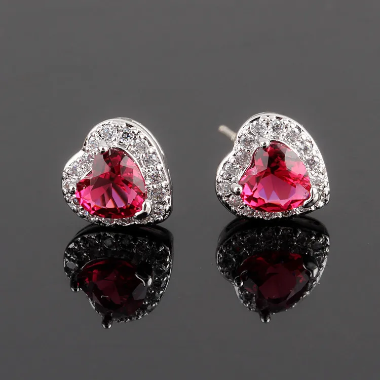 Love crystal zircon earrings Korean version minimalist earrings 925 silver needle female earrings
Love crystal zircon earrings Korean version minimalist earrings 925 silver needle female earrings