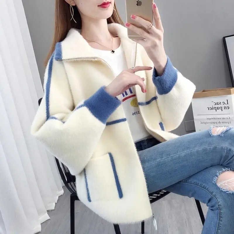 2023 Women Autumn New Imitation Mink Velvet Knit Coats Female Loose Cardigan Jackets Ladies Short Loose Sweater Outerwear W572
2023 Women Autumn New Imitation Mink Velvet Knit Coats Female Loose Cardigan Jackets Ladies Short Loose Sweater Outerwear W572